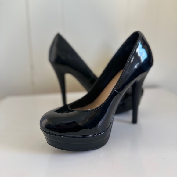 Size 6 1/2 Lauren Conrad Black Pumps - Picture 1 of 3